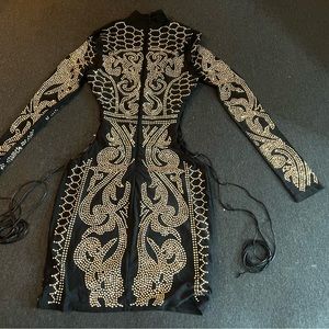 Small dress using only  one time for pictures fasion nova 20 $